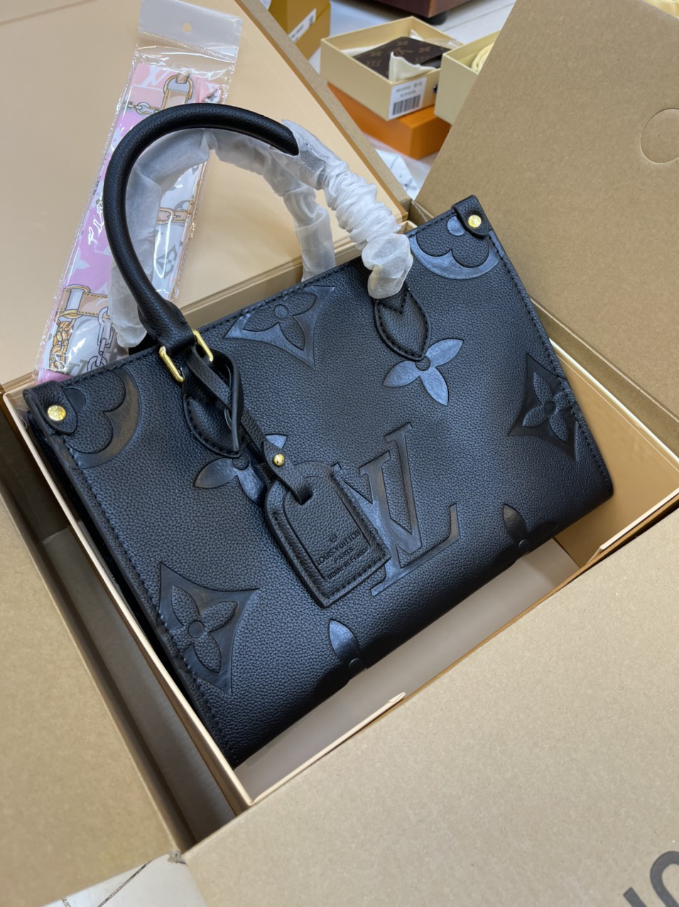 Túi Xách Super LV Tote Onthego Màu Đen 28cm